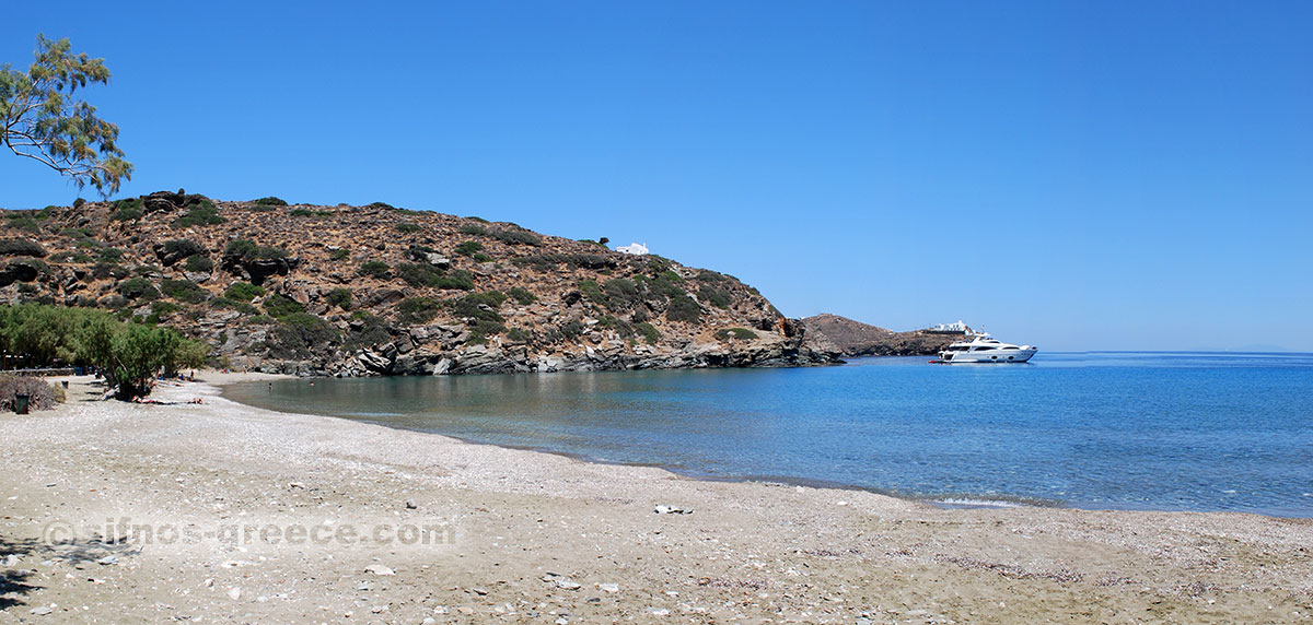 Η παραλία Αποκοφτό με τα καταγάλανα νερά