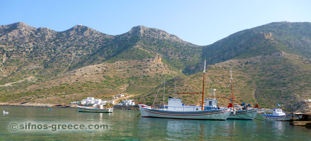 Ξύλινα καΐκια στις Καμάρες