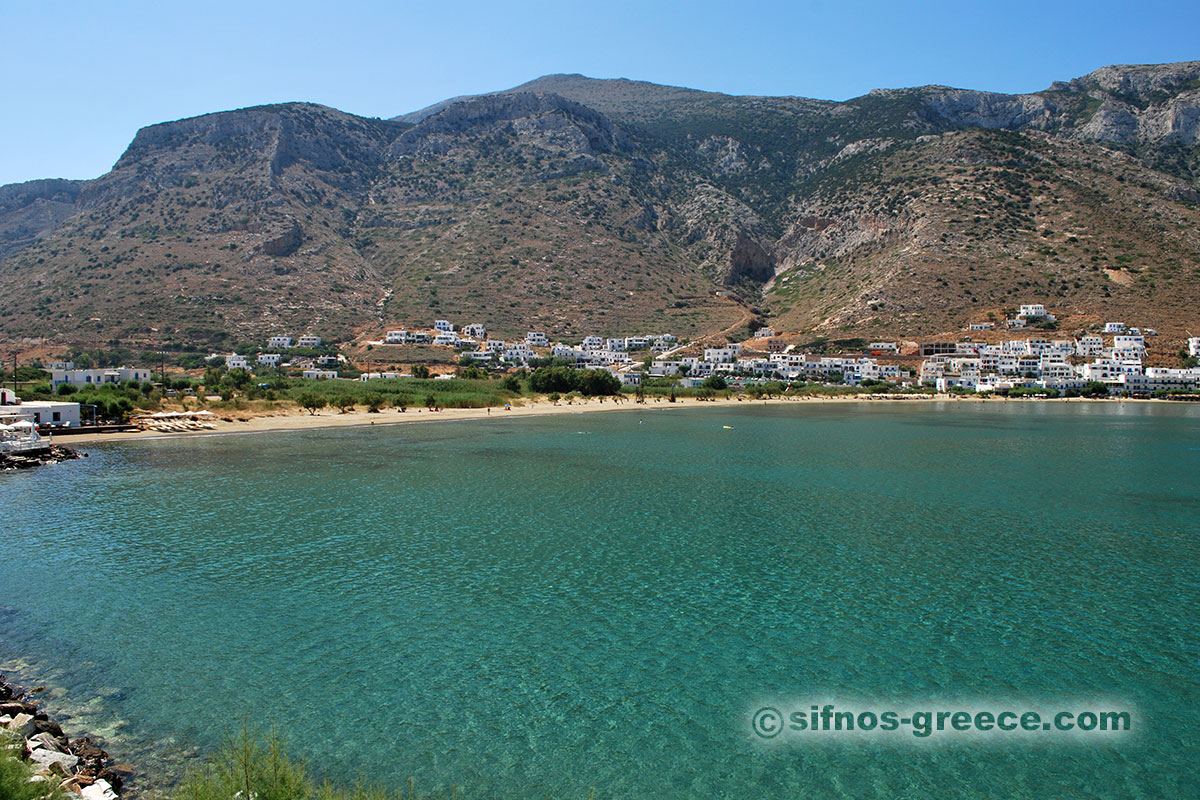 Άποψη της παραλίας των Καμαρών