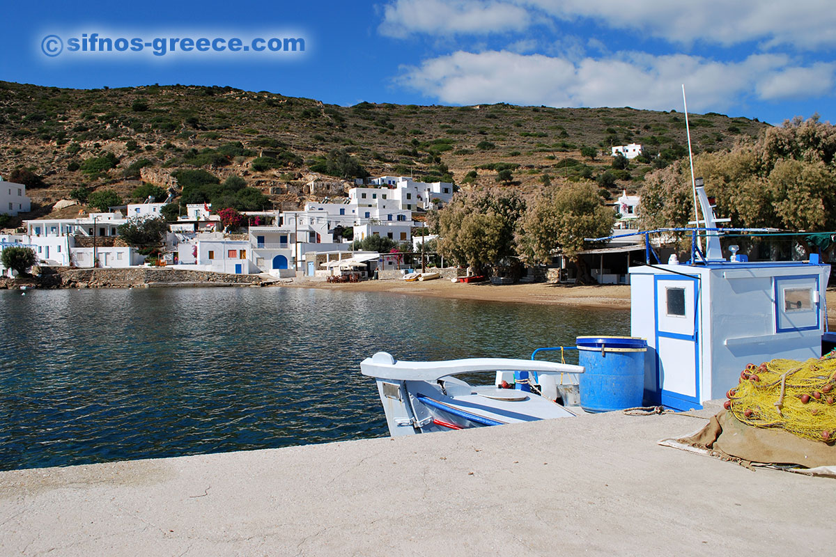 Η μικρή παραλία στο Βαθύ